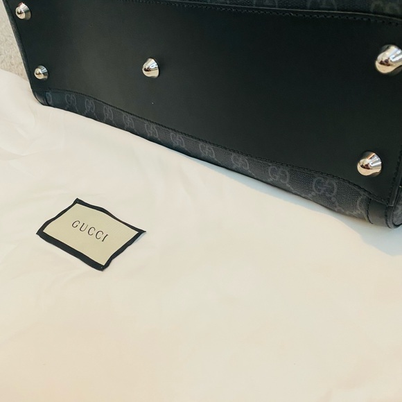 GUCCI GG SUPREME Black Diaper Bag - Picture 7 of 11